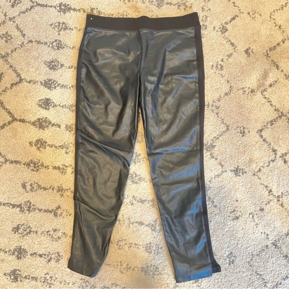 NWT Bebe Black Faux Leather Front Slit Capri Leggings Size XS